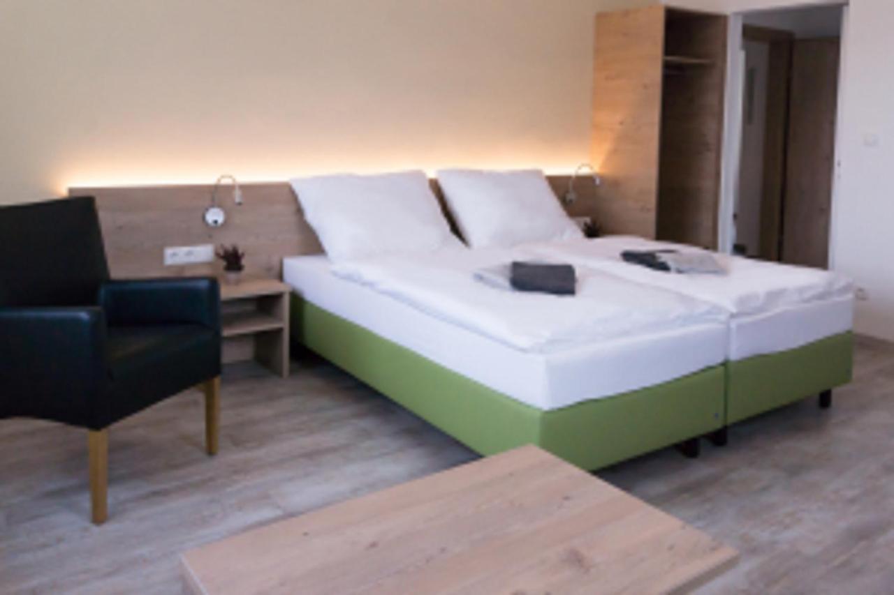 Bauers Gaestehaus Obersiebenbrunn Екстериор снимка